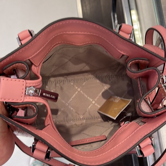 MICHAEL KORS
Hamilton Small Crocodile Embossed Faux Leather Satchel
Primrose
NWT - Picture 12 of 16